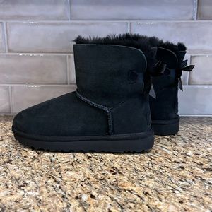 Women's UGG Mini Bailey Bow II Boots - Black Size 7